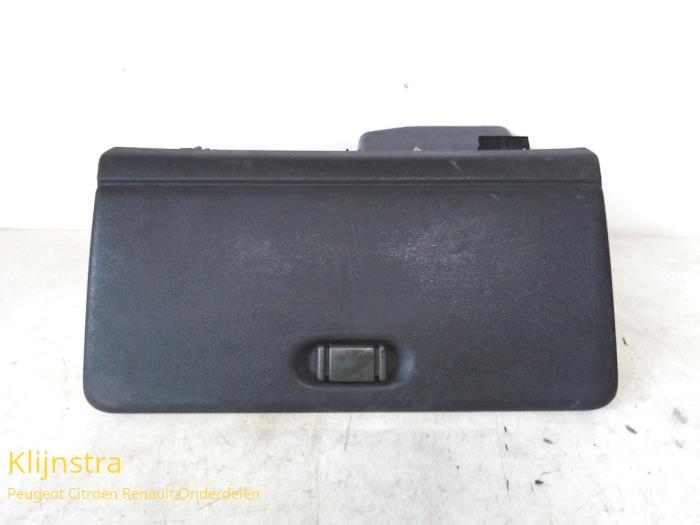 Begagnade Handskfack Peugeot 106 Pris € 35,00 Marginaltabell erbjuds av Fa. Klijnstra & Zn. VOF