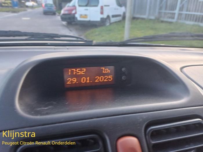 Begagnade Innerdisplay Opel Agila (A) 1.2 16V Pris på förfrågan erbjuds av Fa. Klijnstra & Zn. VOF