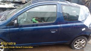 Usados Placa de puerta de 2 puertas izquierda Toyota Yaris (P1) 1.3 16V VVT-i Precio de solicitud ofrecido por Fa. Klijnstra & Zn. VOF