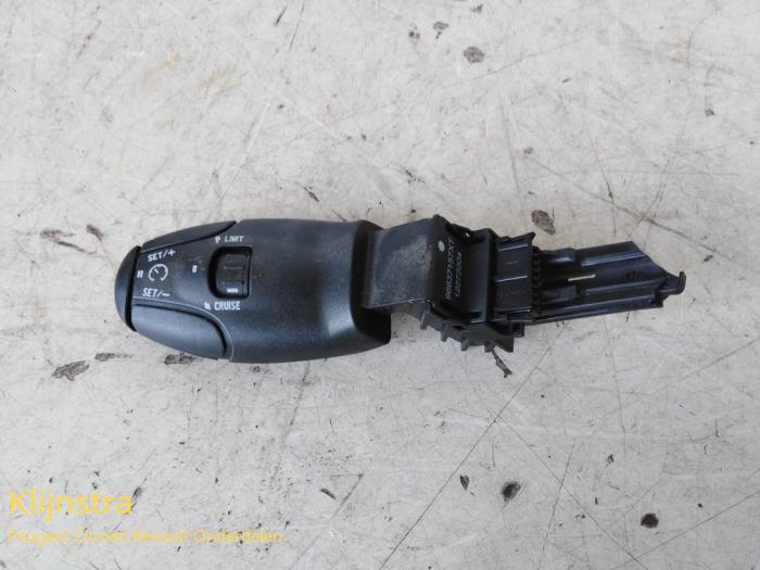 Begagnade Farthållarknapp Peugeot 2008 (CU) Pris € 14,98 Marginaltabell erbjuds av Fa. Klijnstra & Zn. VOF
