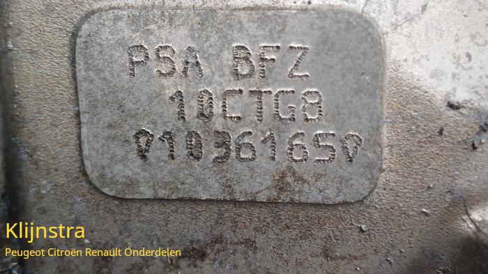 Motor van een Citroën Xantia (X2/X7) 1.6i SX 1994
