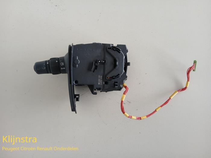 Używane Przelacznik swiatel Renault Modus/Grand Modus (JP) 1.6 16V Cena na żądanie oferowane przez Fa. Klijnstra & Zn. VOF