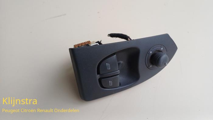 Usados Interruptor combinado de ventanillas Citroen Jumper (U5/ZB) 2.2 HDi Precio € 75,00 Norma de margen ofrecido por Fa. Klijnstra & Zn. VOF