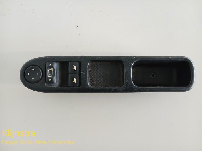 Usados Interruptor de ventanilla eléctrica Peugeot 307 SW (3H) 1.6 16V Precio € 45,00 Norma de margen ofrecido por Fa. Klijnstra & Zn. VOF
