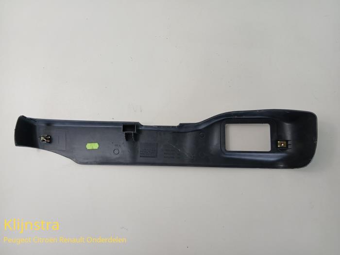 Begagnade Dekorstripe Peugeot 406 Coupé (8C) 2.2 HDI 16V FAP Pris € 20,00 Marginaltabell erbjuds av Fa. Klijnstra & Zn. VOF