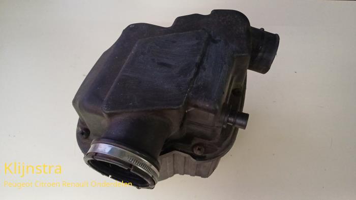 Gebrauchte Luftfiltergehäuse Peugeot 106 II 1.4 XN,XR,XS,XT Preis € 50,00 Margenregelung angeboten von Fa. Klijnstra & Zn. VOF