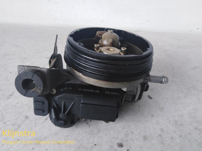 Gebrauchte Drosselklappengehäuse Peugeot 306 (7A/C/S) 1.4 XN,XR,XA,XRA Kat. Preis € 135,00 Margenregelung angeboten von Fa. Klijnstra & Zn. VOF