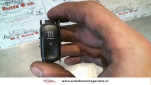 Usados Interruptor de calefactor luneta Mercedes A (W168) 1.7 A-170 CDI 16V Precio de solicitud ofrecido por Autodemontage M.J. Rutte B.V.