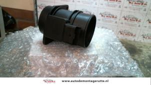 New Airflow meter Renault Trafic New (EL) 1.9 dCi 100 16V Price € 42,35 Inclusive VAT offered by Autodemontage M.J. Rutte B.V.