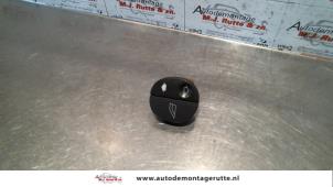 Used Electric window switch Ford Fiesta 5 (JD/JH) 1.4 16V Price on request offered by Autodemontage M.J. Rutte B.V.
