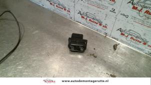 Usados Interruptor de calefactor de asiento Mercedes ML I (163) 270 2.7 CDI 20V Precio de solicitud ofrecido por Autodemontage M.J. Rutte B.V.