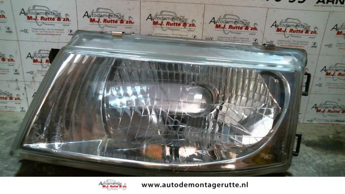 Używane Reflektor lewy Mitsubishi Space Runner (N6) 1.8 16V GDI Cena na żądanie oferowane przez Autodemontage M.J. Rutte B.V.