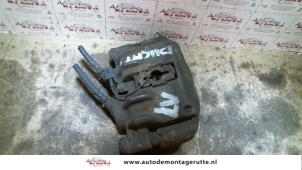 Używane Zacisk hamulcowy lewy przód Fiat Ducato (243/244/245) 2.3 JTD 16V Cena na żądanie oferowane przez Autodemontage M.J. Rutte B.V.