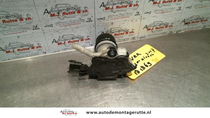 AdBlue pump from a Opel Vivaro 1.6 CDTI 95 Euro 6 2017