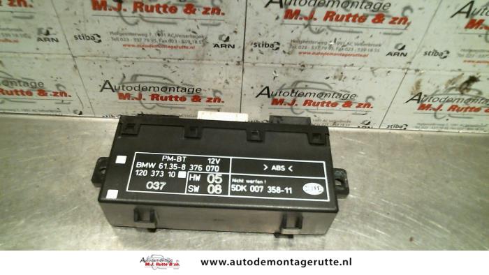Central door locking module from a BMW 5 serie (E39) 523i 24V 1997