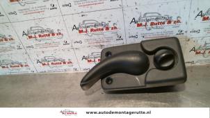 Gebrauchte Schiebetürgriff rechts Renault Master III (FD/HD) 2.5 dCi 16V Preis auf Anfrage angeboten von Autodemontage M.J. Rutte B.V.