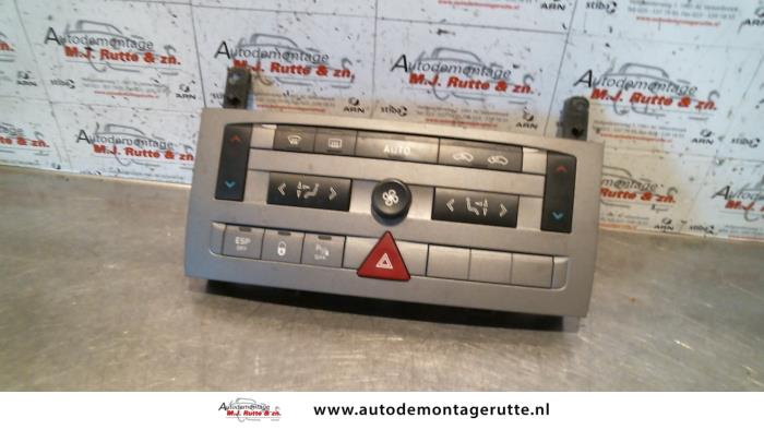 Panel de control de calefacción de un Citroën C5 II Break (RE) 2.0 HDiF 16V 2006