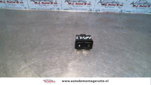 Used Electric window switch BMW 5 serie (E39) 523i 24V Price on request offered by Autodemontage M.J. Rutte B.V.