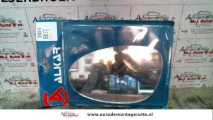 New Mirror glass, left Renault Espace (JE) 1.9 dTi Price € 12,50 Inclusive VAT offered by Autodemontage M.J. Rutte B.V.