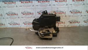 Used Front door lock mechanism 4-door, right Audi A6 Quattro (C5) 2.8 V6 30V Price on request offered by Autodemontage M.J. Rutte B.V.