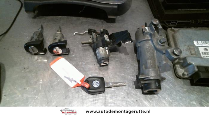 Set of cylinder locks (complete) from a Volkswagen Polo IV (9N1/2/3) 1.2 12V 2003