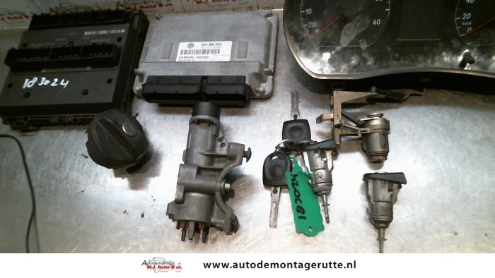 Set of cylinder locks (complete) from a Volkswagen Polo IV (9N1/2/3) 1.2 12V 2002