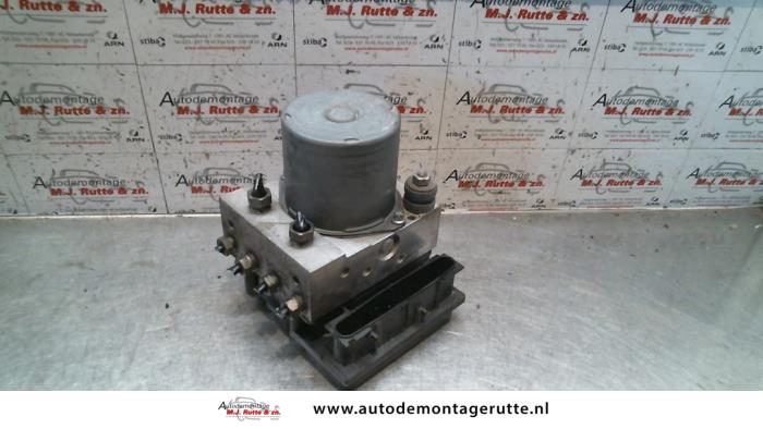 Begagnade ABS-pump Citroen C4 Berline (LC) 1.6 16V Pris på förfrågan erbjuds av Autodemontage M.J. Rutte B.V.