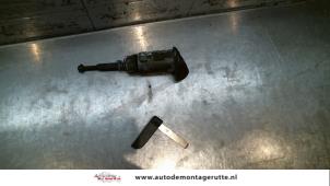 Used Door lock cylinder, left Renault Clio III (BR/CR) 1.6 16V Price on request offered by Autodemontage M.J. Rutte B.V.