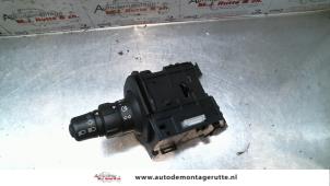 Usados Interruptor de indicador de dirección Renault Grand Scénic II (JM) 1.6 16V Precio de solicitud ofrecido por Autodemontage M.J. Rutte B.V.