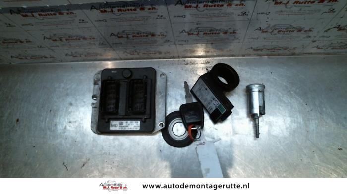 Used Ignition lock + computer Opel Astra G Caravan (F35) 2.0 16V Price on request offered by Autodemontage M.J. Rutte B.V.