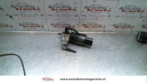 Used Windscreen washer pump Volkswagen Polo IV (9N1/2/3) 1.9 SDI Price on request offered by Autodemontage M.J. Rutte B.V.
