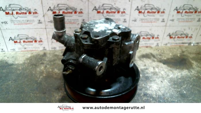 Power steering pump from a Mercedes Vito 2000