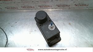 Usados Motor de cierre centralizado Volkswagen Polo III (6N1) 1.6i 75 Precio de solicitud ofrecido por Autodemontage M.J. Rutte B.V.