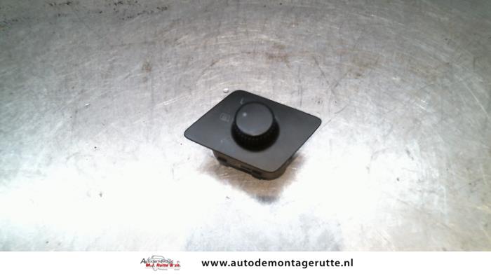 Mirror switch from a Volkswagen Polo IV (9N1/2/3) 1.4 TDI 70 2005