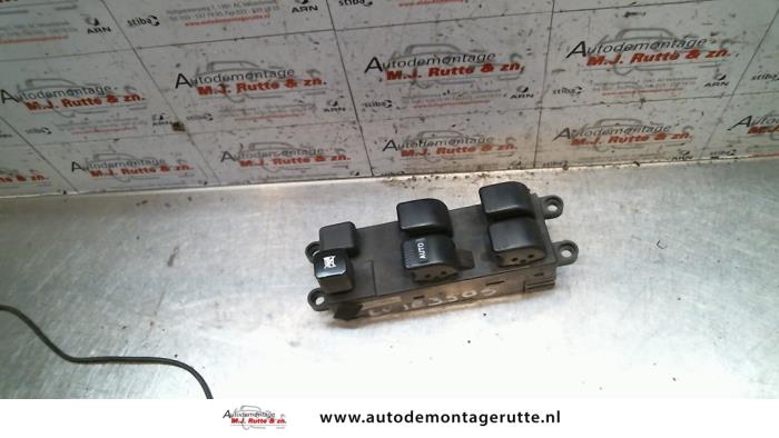 Usados Interruptor combinado de ventanillas Subaru Legacy Wagon (BH) 2.5 16V Precio de solicitud ofrecido por Autodemontage M.J. Rutte B.V.