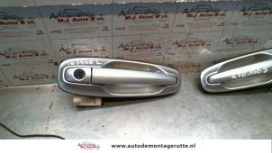 Used Door handle 4-door, front left Chevrolet Lacetti (KLAN) 1.6 16V Price on request offered by Autodemontage M.J. Rutte B.V.