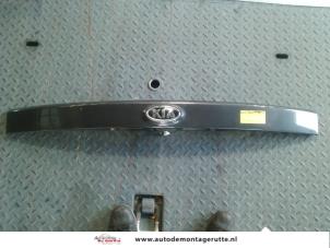 Gebrauchte Heckklappengriff Kia Carens III (FG) 2.0i CVVT 16V Preis auf Anfrage angeboten von Autodemontage M.J. Rutte B.V.