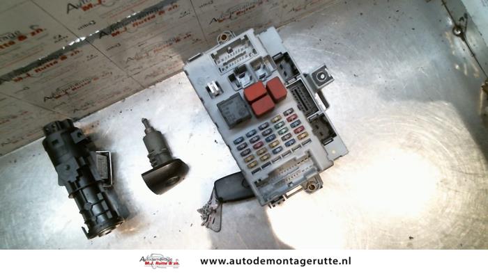 Cilindro de juego de cerraduras (completo) de un Lancia Musa 1.9 JTD 2005