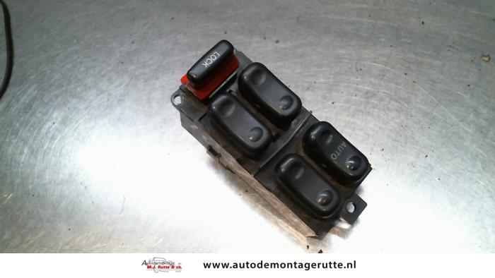 Usados Interruptor combinado de ventanillas Mazda Xedos 6 2.0i V6 24V Precio de solicitud ofrecido por Autodemontage M.J. Rutte B.V.