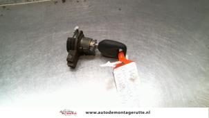 Usagé Serrure portière cylindre gauche Honda Civic Aerodeck (MB/MC) 1.6i 16V Prix sur demande proposé par Autodemontage M.J. Rutte B.V.