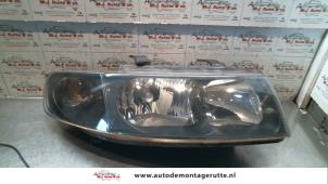 Used Headlight, right Seat Leon (1M1) 1.4 16V Price on request offered by Autodemontage M.J. Rutte B.V.