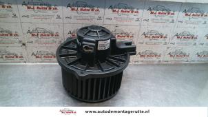 Used Heating and ventilation fan motor Kia Rio II (DE) 1.5 CRDi VGT 16V Price on request offered by Autodemontage M.J. Rutte B.V.