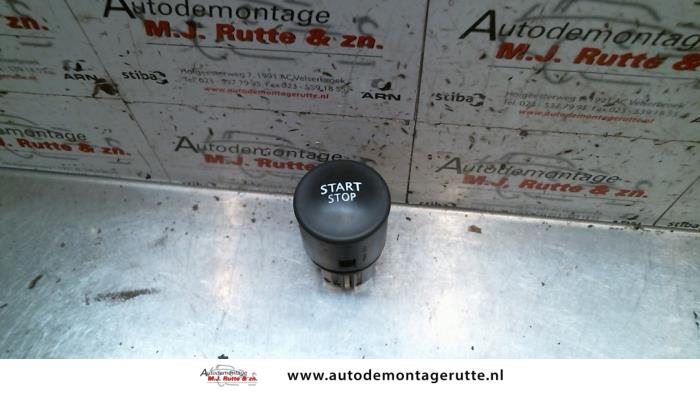 Używane Przelacznik Start/Stop Renault Clio III (BR/CR) 2.0 16V Cena na żądanie oferowane przez Autodemontage M.J. Rutte B.V.