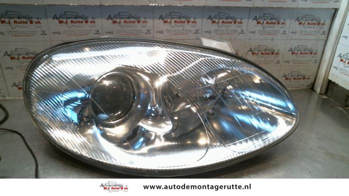 Używane Reflektor prawy Daewoo Leganza 2.0 SX,CDX 16V Cena na żądanie oferowane przez Autodemontage M.J. Rutte B.V.