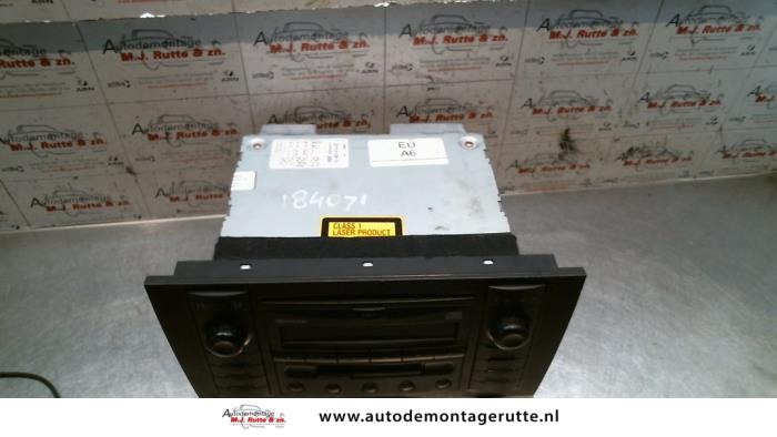 Radio d'un Audi Allroad (C5) 2.5 V6 TDI 24V 2001