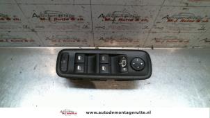 Used Multi-functional window switch Lancia Phedra 3.0 V6 24V Price on request offered by Autodemontage M.J. Rutte B.V.