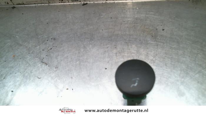 Używane Przelacznik Nissan Qashqai (J10) 1.5 dCi Cena na żądanie oferowane przez Autodemontage M.J. Rutte B.V.