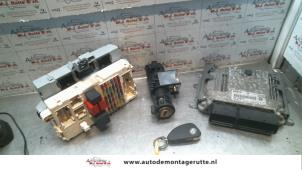 Used Ignition lock + key Alfa Romeo GT (937) 1.9 JTD 16V Multijet Price on request offered by Autodemontage M.J. Rutte B.V.