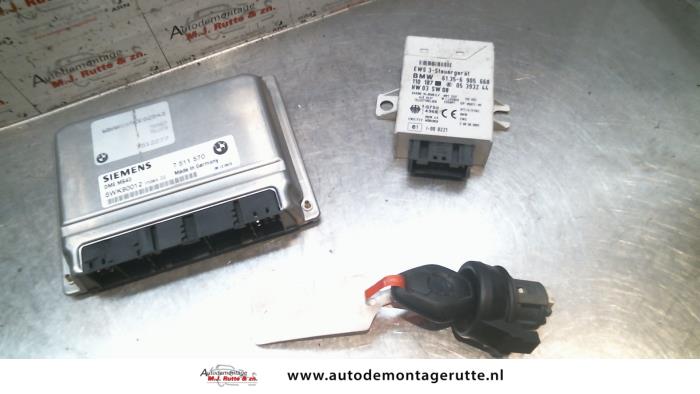 Ignition lock + key from a BMW 3 serie (E46/4) 320i 24V 2001