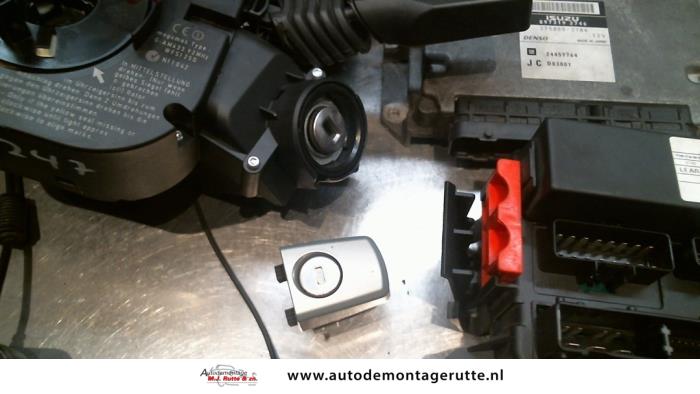 Cylindre De Fermeture ATEC + Interrupteur Allumage Pour OPEL – Neuf (Réf: 40577361)